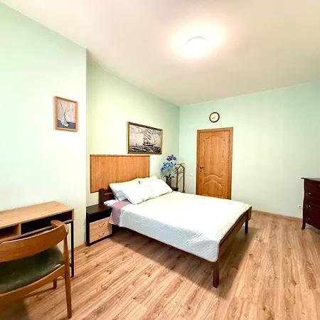 з видом на море 386 *