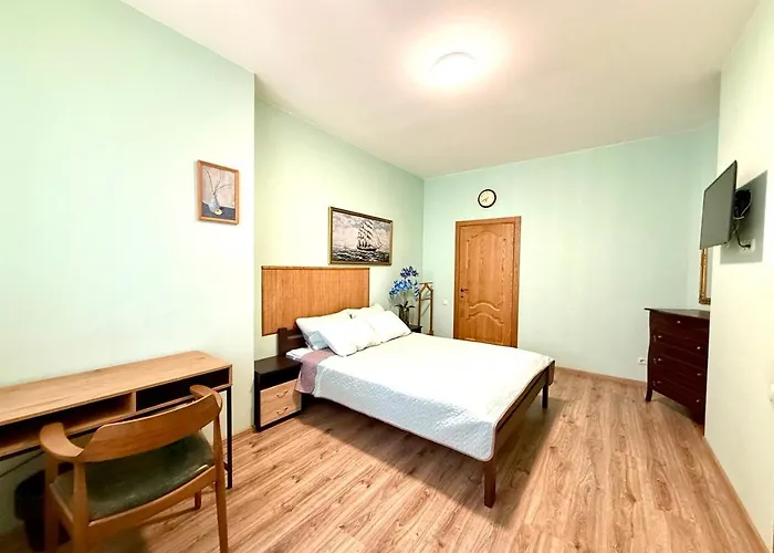 з видом на море 386 *